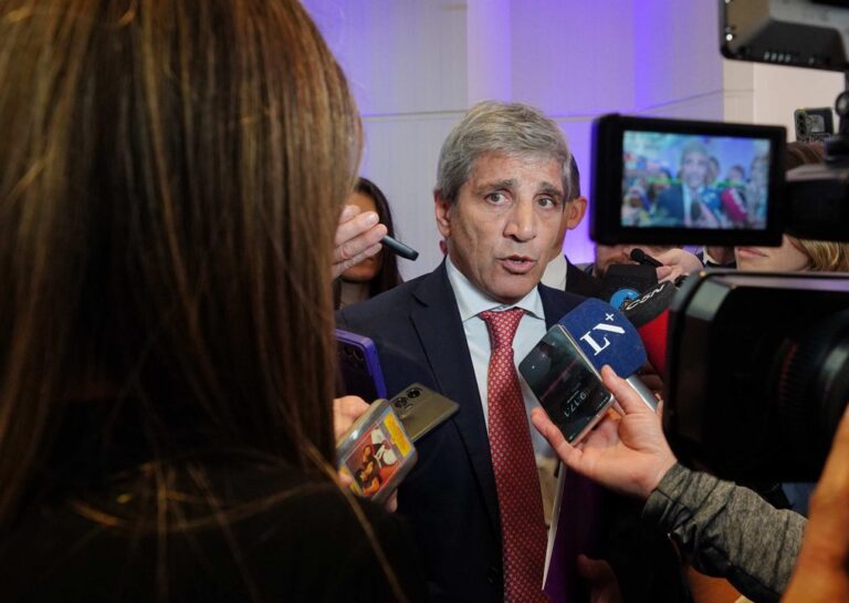 Luis Caputo advierte que la recuperación económica tomará tiempo: «No puedo hacer magia»