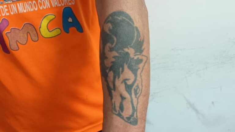 Detienen a un prófugo por tentativa de homicidio tras ser reconocido por un tatuaje
