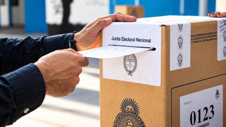 Encuesta revela empate técnico entre Milei y el peronismo para las elecciones de 2027