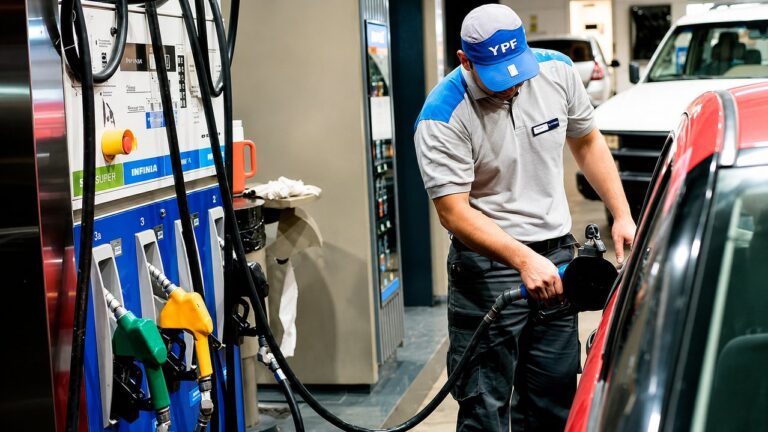 Descuentos de hasta el 30% en combustible: ¿Qué bancos y billeteras ofrecen las mejores promociones?