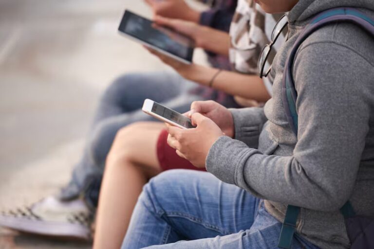 Catamarca Intenta Frenar el Impacto de las Redes Sociales en Menores