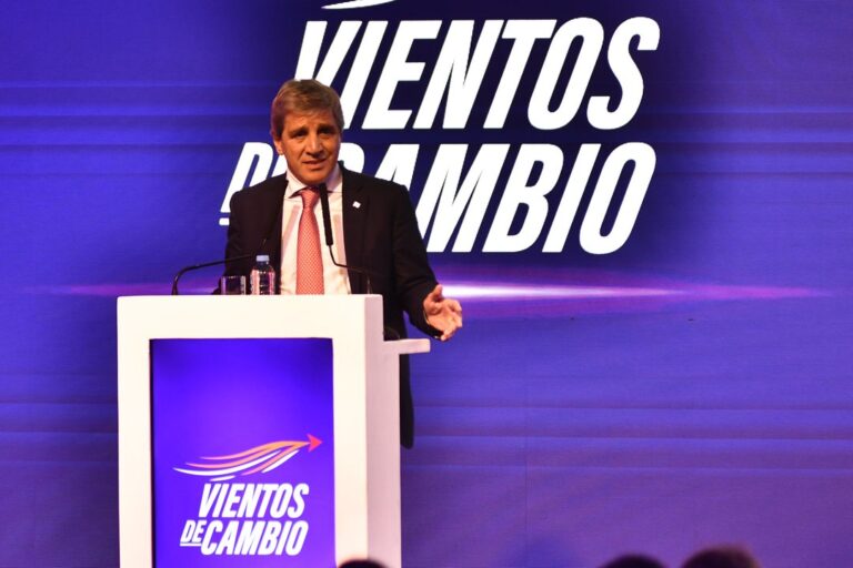 Caputo revela las razones del crecimiento económico en dos velocidades