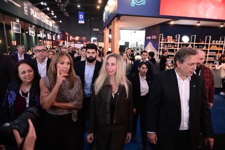 Karina Milei Promueve el Turismo en la Feria Hotelga 2026