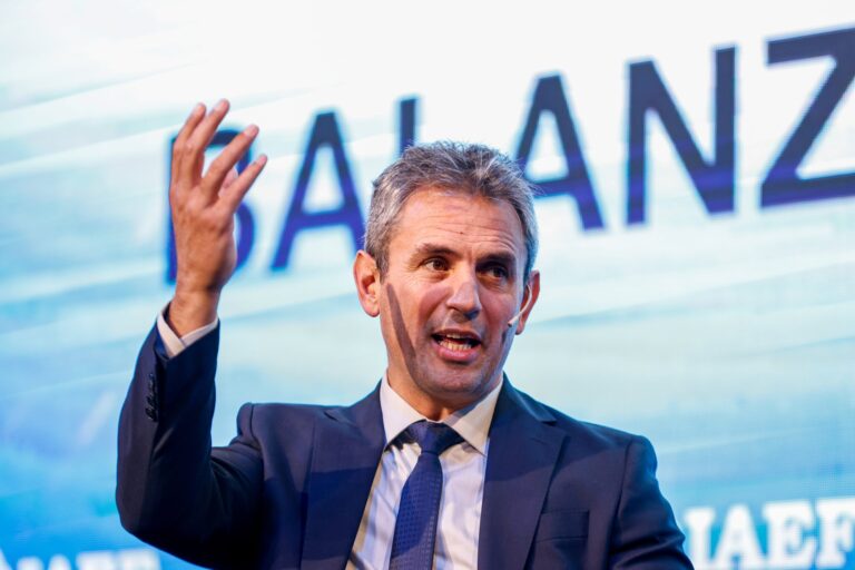 Menem Predice la Reelección de Milei y Llama a Invertir sin Esperas
