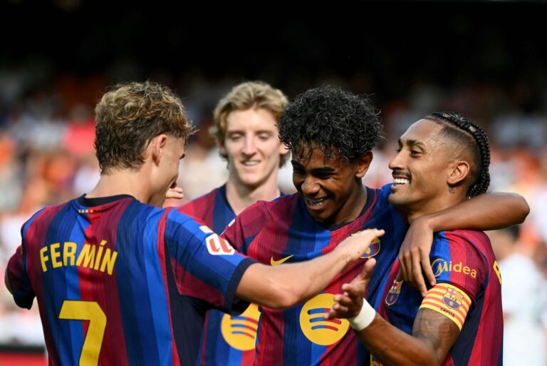 Barcelona arrasa con 5-0 a Valencia y se mantiene invicto en La Liga
