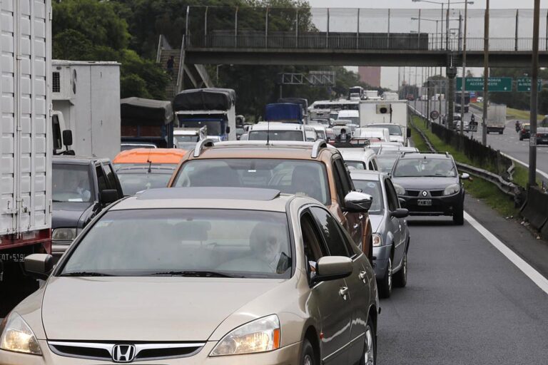 Colapso de Tránsito en la Avenida Lugones: Restricciones por Obras de Metrogas