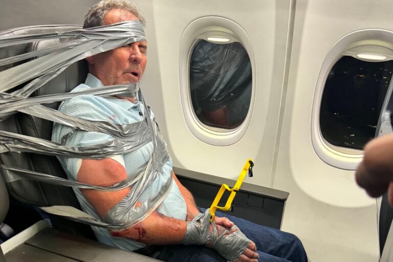 Pasajero ebrio provoca caos en vuelo de American Airlines y es inmovilizado