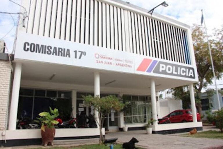 Detenido Policía por Robo de Tarjeta de Débito a Compañero: Más de $100.000 en Compras