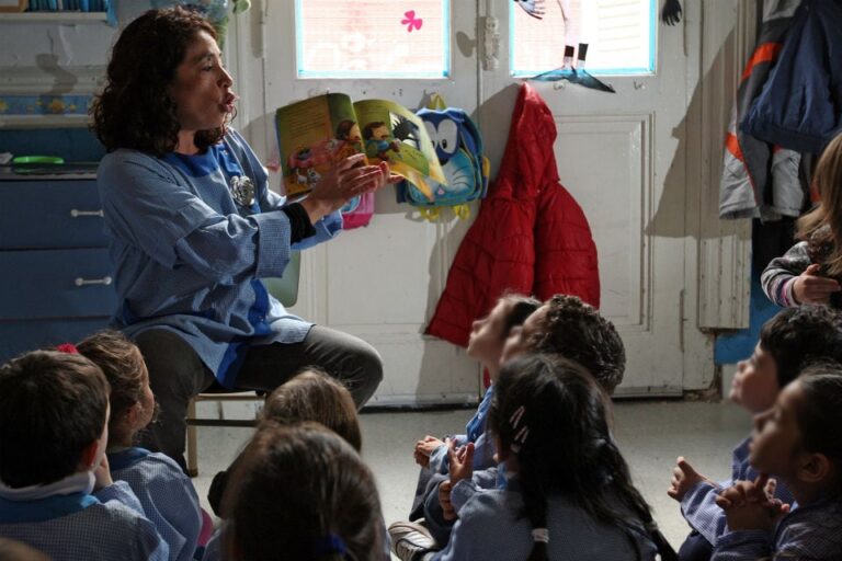 Nueva ley establece la escolarización obligatoria a los tres años