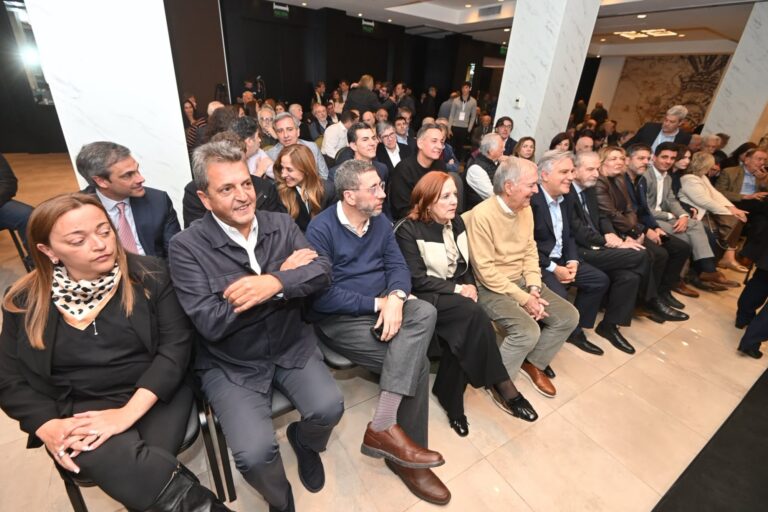Sergio Massa marca la agenda del peronismo con propuestas para la unidad