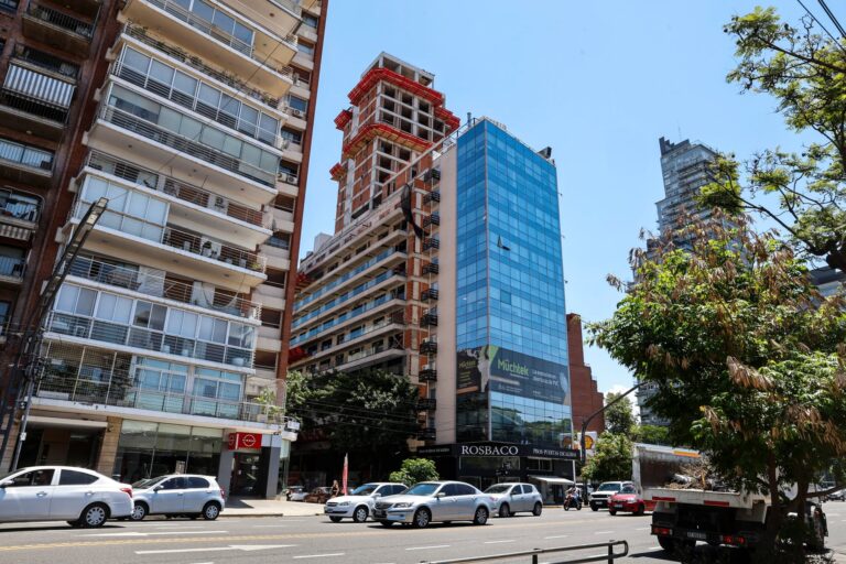 Descubre Cuántos Metros Cuadrados Puedes Comprar en Cada Barrio de CABA con US$100.000