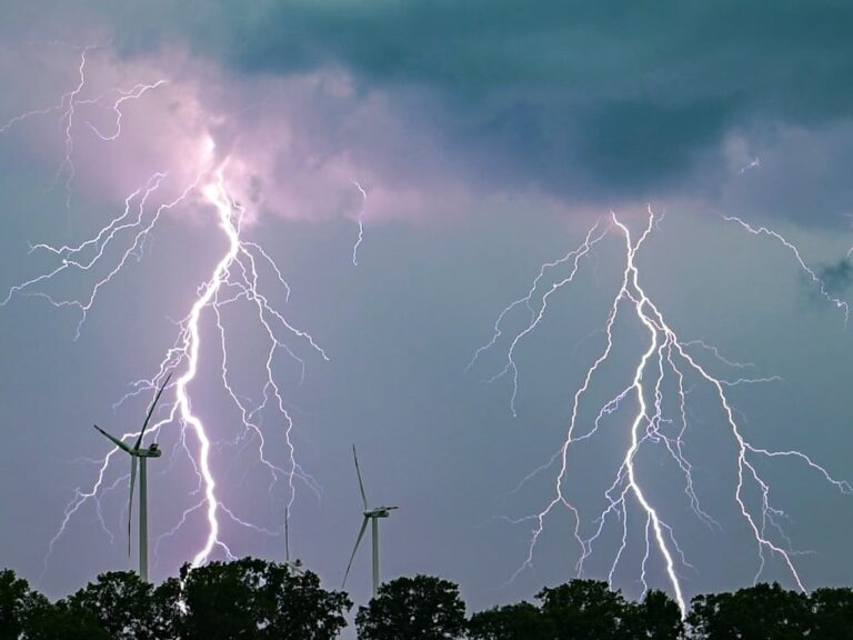 Advertencia Meteorológica: Un Nuevo Frente Frío Provocará Tormentas Fuertes y Descenso de Temperaturas
