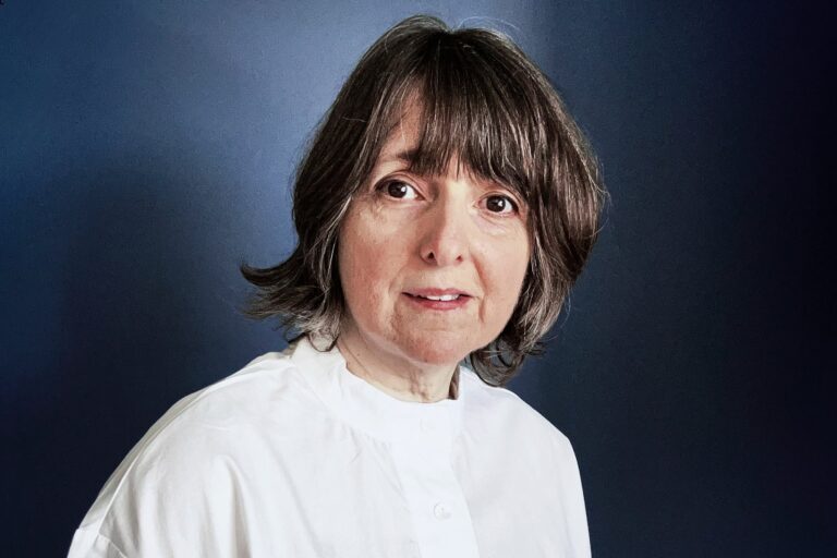 Dolores Zorreguieta: La artista que celebra su vida más allá de la realeza