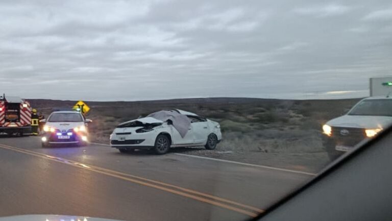 Trágico accidente en la Ruta 237: una joven madre pierde la vida tras volcar su auto