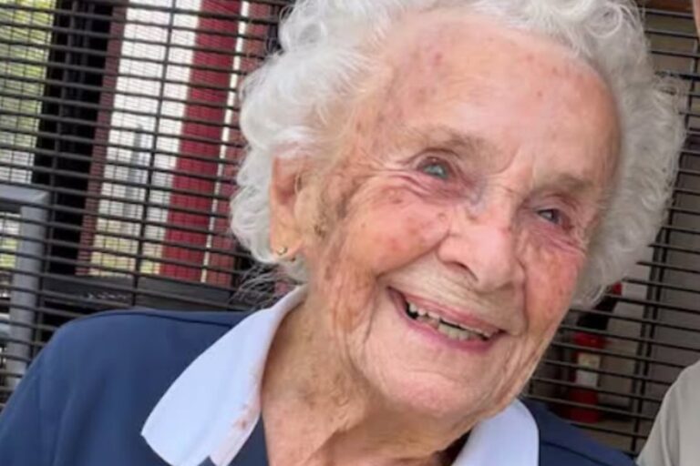 Una mujer de 102 años cumple su sueño de cruzar un puente hacia Estados Unidos