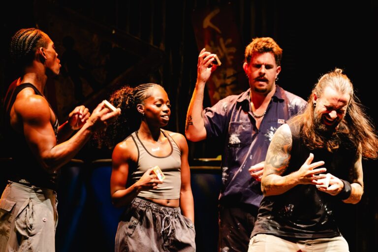 El Regreso Triunfal de Stomp: Un Espectáculo que Transforma el Ruido en Arte