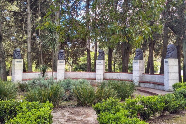 Crisis y autohomenaje: La Universidad en la encrucijada del poder