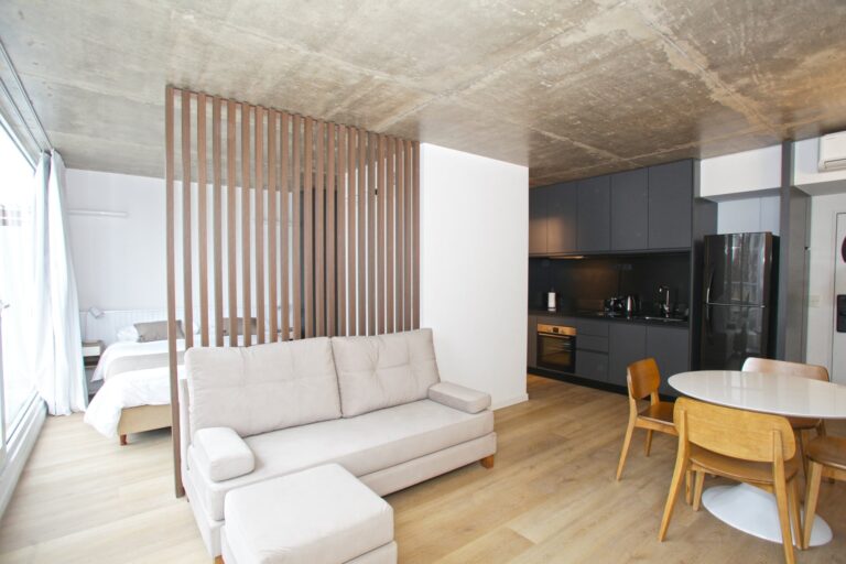 Guía esencial para incluir muebles y artefactos en contratos de alquiler