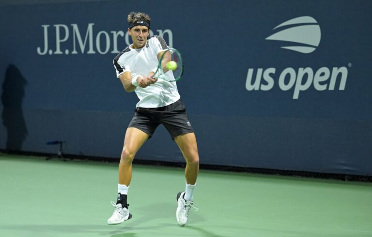 Tomás Etcheverry avanza a la cuarta ronda del US Open tras vencer a Mariano Navone