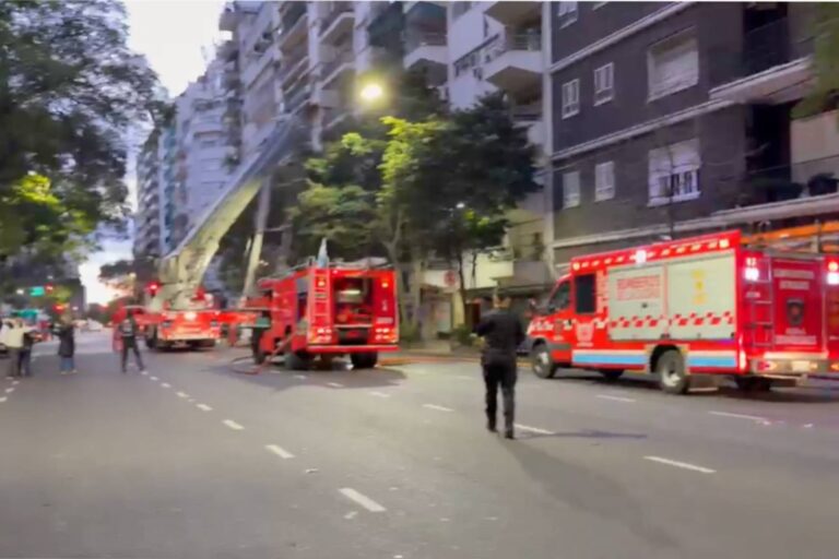 Incendio en Recoleta: Despliegue de emergencia tras el siniestro en un edificio