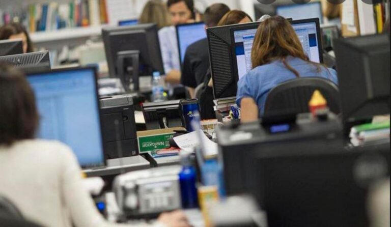 El Salario Estatal se Desploma un 40,5% y la Mora Crediticia Aumenta 3,4 Veces